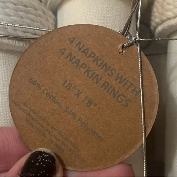 Willow Elegant Cream Napkin Set with napkin Rings - Picture 3 of 4